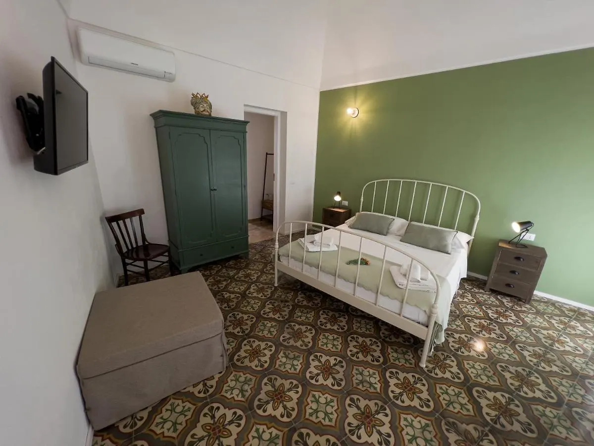 Bed & Breakfast Meridiano12 Bed and Breakfast Favignana Italien